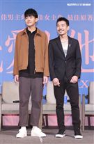 電影「誰先愛上他的」記者會，主持人黃子佼、導演徐譽庭、許智彥，男女主角邱澤、謝盈萱、陳如山、黃聖球。（記者林士傑/攝影）