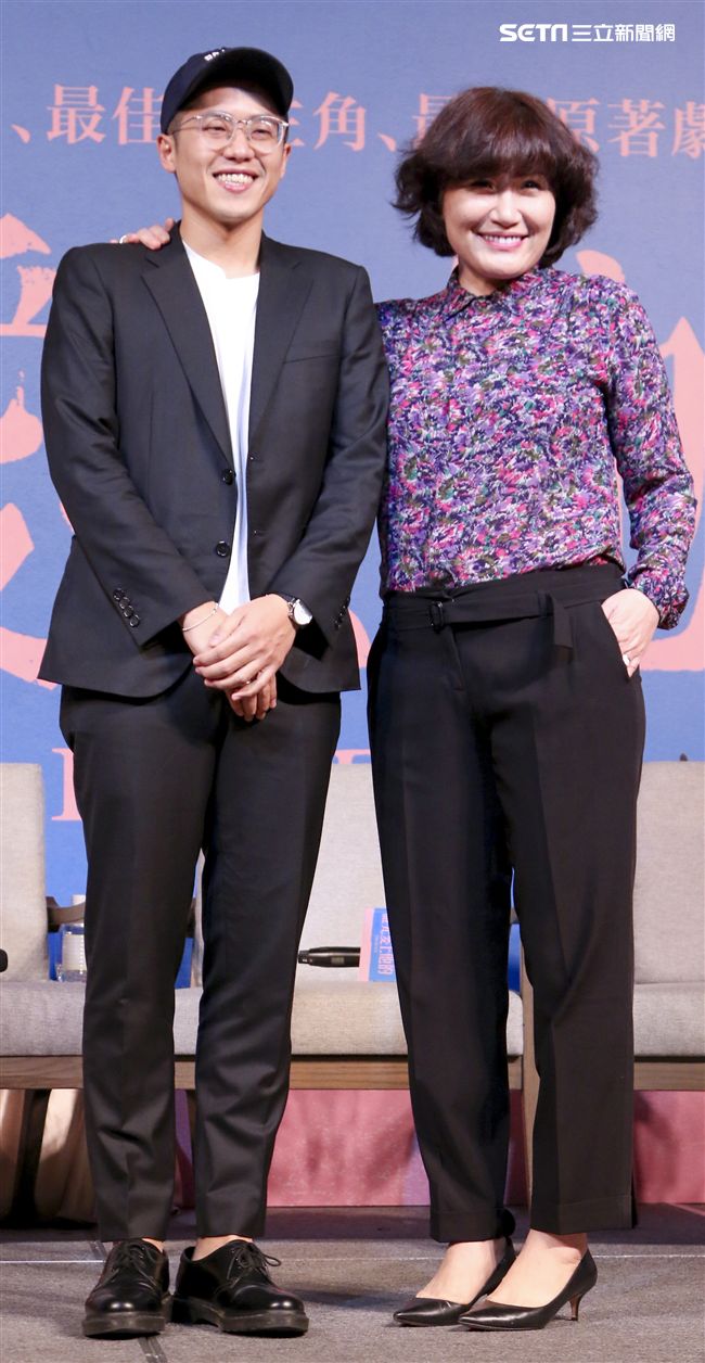 電影「誰先愛上他的」記者會，主持人黃子佼、導演徐譽庭、許智彥，男女主角邱澤、謝盈萱、陳如山、黃聖球。（記者林士傑/攝影）