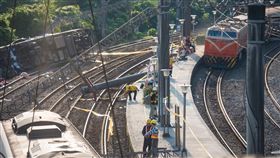 台鐵普悠馬21日發生翻車事故後，宜蘭新馬車站24日恢復雙向通車，蔡英文總統也在臉書發文感謝台鐵工作人員。（圖／翻攝蔡英文臉書）
