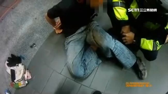 警耐心埋伏！偷車賊躲20分鐘仍被逮