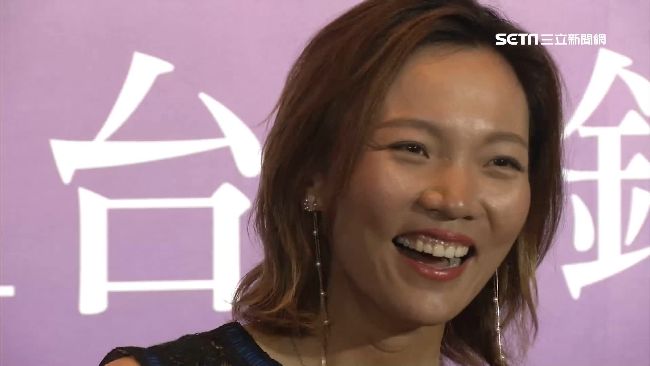 裙襬搖搖LPGA晚宴　盧曉晴成嬌點