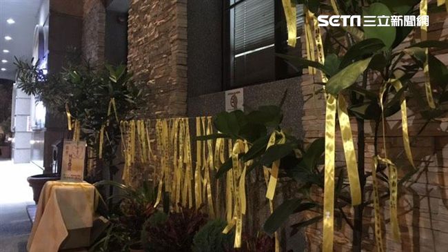 替普悠瑪傷患祈福！醫院掛滿黃絲帶