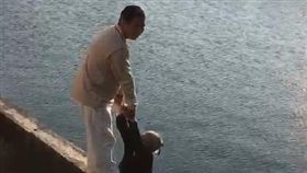 彰化,鹿港,顏厝大排,婦人,落水,墜河　圖／翻攝畫面