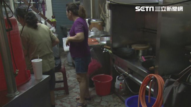 三色尼龍袋煮米粉　老闆娘認錯道歉