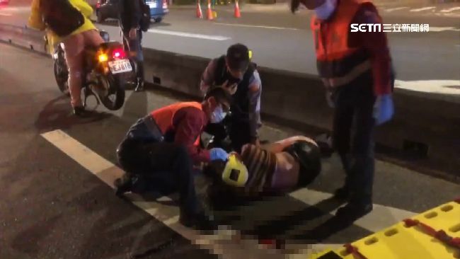 Uber違規左轉撞　熱褲妹拋飛車外