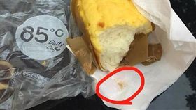85°C,麵包,指甲片,食安（圖／翻攝自澎湃新聞）