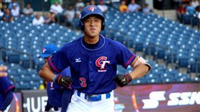 戴云真擊出追平分數的陽春彈。（圖／中華棒協提供）