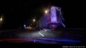 台鐵,普悠瑪,國道,悲傷普悠瑪／翻攝臉書國道公路警察局
