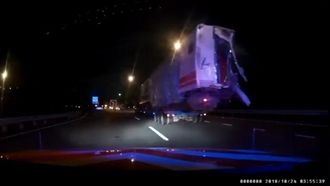 滿載悲傷！國道警護送普悠瑪最後一程