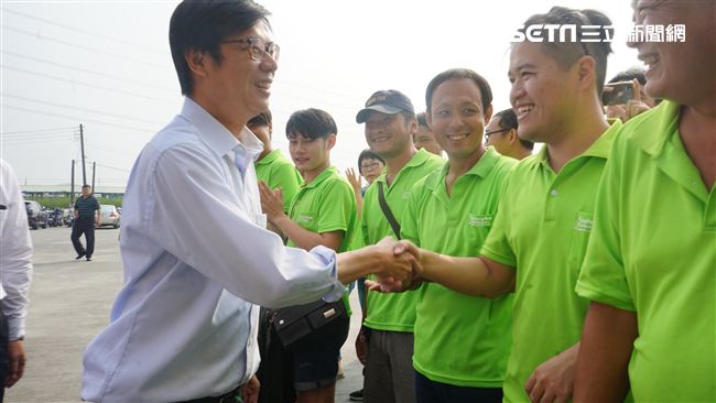 陳其邁挺留鄉農青　擴增農業發展基金