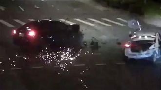 Uber違規遭撞乘客甩飛　影片曝光