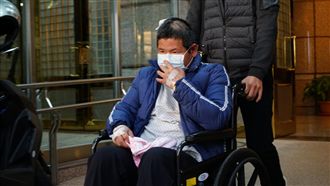 司機邊開邊維修！他驚這什麼勞動環境