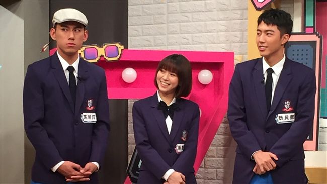 男星放屁變噴屎！白褲一片「黃黃的」