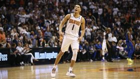 太陽砍將布克傷退　狀元艾頓持續高能
NBA,鳳凰城太陽,Devin Booker,受傷,Deandre Ayton
翻攝自推特