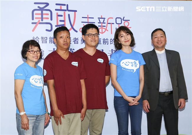 心路基金會歲末募款記者會與楊謹華。（記者林士傑/攝影）