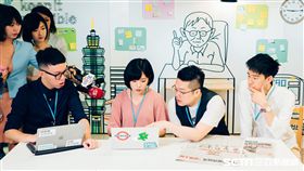 學姊黃瀞瑩&林昆鋒加入競選辦公室 柯文哲競選辦公室提供