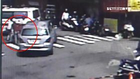 抬車救婦人2400.