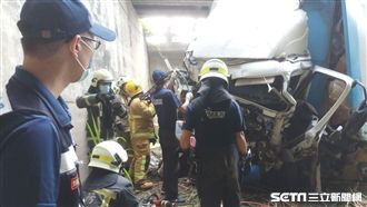 國道貨車墜十米深大排　2男救出不治