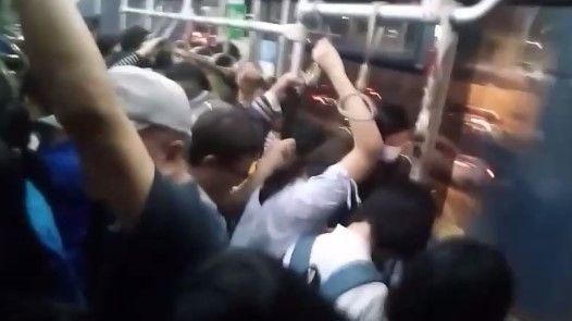 見妙齡女凍抹條！噁男掏鳥磨蹭噴精