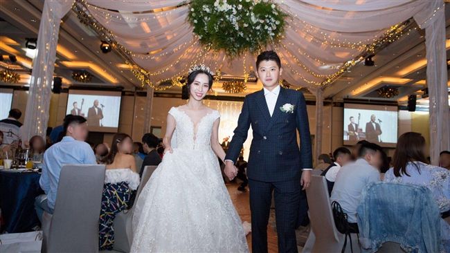 女神結婚了！穿透視婚紗進場引暴動