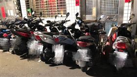 自私,機車,自家門口,紅線,三角錐,／翻攝自爆怨公社