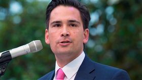 紐西蘭最大反對派國家黨上週爆發政治獻金醜聞，黨魁布里吉斯被爆收受華裔富商張乙坤的獻金，但試圖拆成小額捐款以躲避申報，引發各界對於中國企圖影響紐西蘭政壇的擔憂。（圖／翻攝自simonjbridges臉書）

