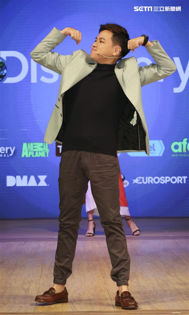 TLC餐桌生活節開跑記者會，Janet力邀柯市長化身萬聖節搞怪裝扮挑戰「決戰時尚伸展台」，攜手當家主持人大霈、湘婷、Soac、Anton特製搗蛋料理。（記者林士傑/攝影）