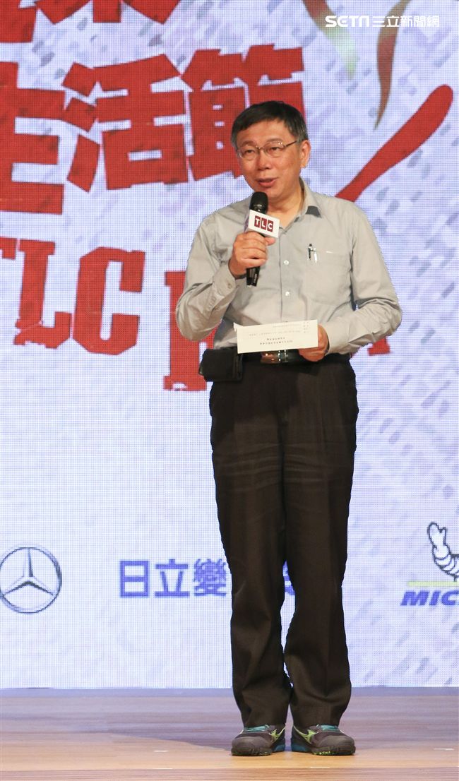 TLC餐桌生活節開跑記者會，Janet力邀柯市長化身萬聖節搞怪裝扮挑戰「決戰時尚伸展台」，攜手當家主持人大霈、湘婷、Soac、Anton特製搗蛋料理。（記者林士傑/攝影）