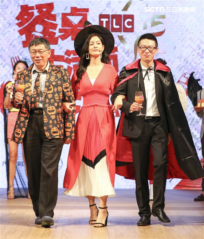 TLC餐桌生活節開跑記者會，Janet力邀柯市長化身萬聖節搞怪裝扮挑戰「決戰時尚伸展台」，攜手當家主持人大霈、湘婷、Soac、Anton特製搗蛋料理。（記者林士傑/攝影）