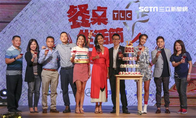 TLC餐桌生活節開跑記者會，Janet力邀柯市長化身萬聖節搞怪裝扮挑戰「決戰時尚伸展台」，攜手當家主持人大霈、湘婷、Soac、Anton特製搗蛋料理。（記者林士傑/攝影）