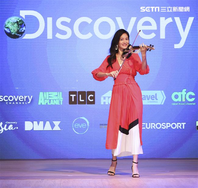 TLC餐桌生活節開跑記者會，Janet力邀柯市長化身萬聖節搞怪裝扮挑戰「決戰時尚伸展台」，攜手當家主持人大霈、湘婷、Soac、Anton特製搗蛋料理。（記者林士傑/攝影）