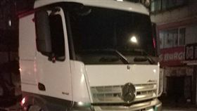 賓士聯結大貨車／翻攝自臉書爆怨公社