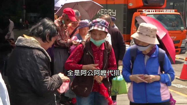 公嬤軍團搶購潮鞋　球迷疑代排有內線