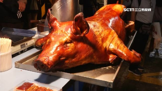 夜市瘋賣「烤乳豬」　月營業額衝十萬