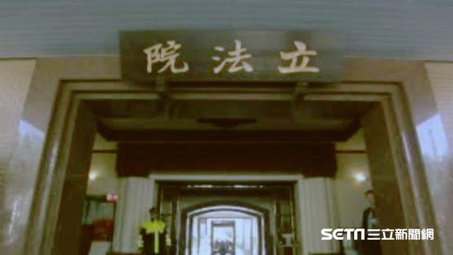 立法院水池聚冤魂　擺鏡鎮煞仍擋不住