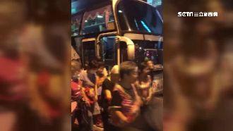 自動自發破功？韓國瑜造勢動員遊覽車