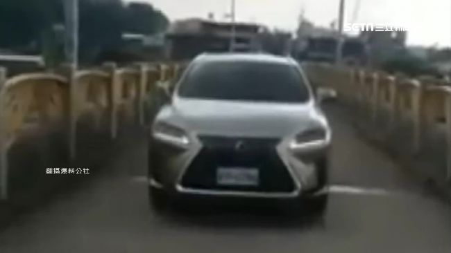 百萬車主會車堅持擋路中　理由只是…