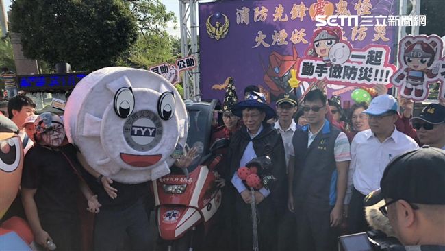 消防先鋒震鬼怪 　火煙妖魔來防災