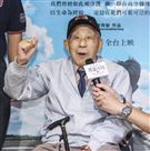 紀錄片「疾風魅影-黑貓中隊」導演楊佈新、黑貓中隊張立義教官、黑貓中隊烈士陳懷生義子陳靖。（記者林士傑/攝影）