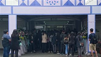 爸爸放心…朱永照女兒靈堂前換戒訂婚