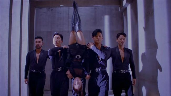 韓動感天后睽違三年　竟「倒立」現身