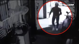 衣架無風自動　偷窺狂窗外看女睡覺