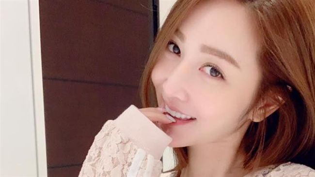 曾莞婷透視裝自拍　驚見黑Bra現形