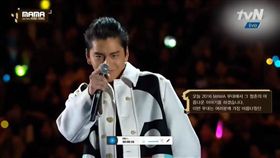 2016年男星王大陸在MAMA典禮搞笑引言，「滿滿的大平台」讓他成當年話題人物。（圖／翻攝自Youtube）