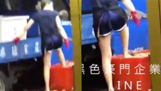 噁！食材用腳踏洗　店家：洗掉生薑土