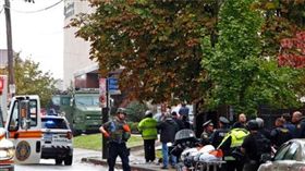 男持槍高喊「猶太人該死」！匹茲堡槍擊案至少10死6傷 　圖／翻攝自推特