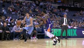 灰熊大勝　渡邊雄太獲登錄成日將第二
NBA,曼菲斯灰熊,渡邊雄太,Yuta Watanabe,Deandre Ayton
翻攝自推特