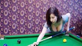 中國撞球界知名女裁判呂帥希。（圖／翻攝自呂萌希子微博）
