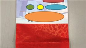 涉現金賄選　台南一里長參選人交保台南地檢署28日宣布，查獲柳營區一名里長參選人涉嫌以關懷救助名義發送現金給里民行賄，查扣裝有現金1000元及貼有名片的紅包，經訊問後諭知以新台幣15萬元交保。（台南地檢署提供）中央社記者楊思瑞台南傳真　107年10月28日