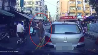 買肉圓車停路中央！三寶大媽恥力無限